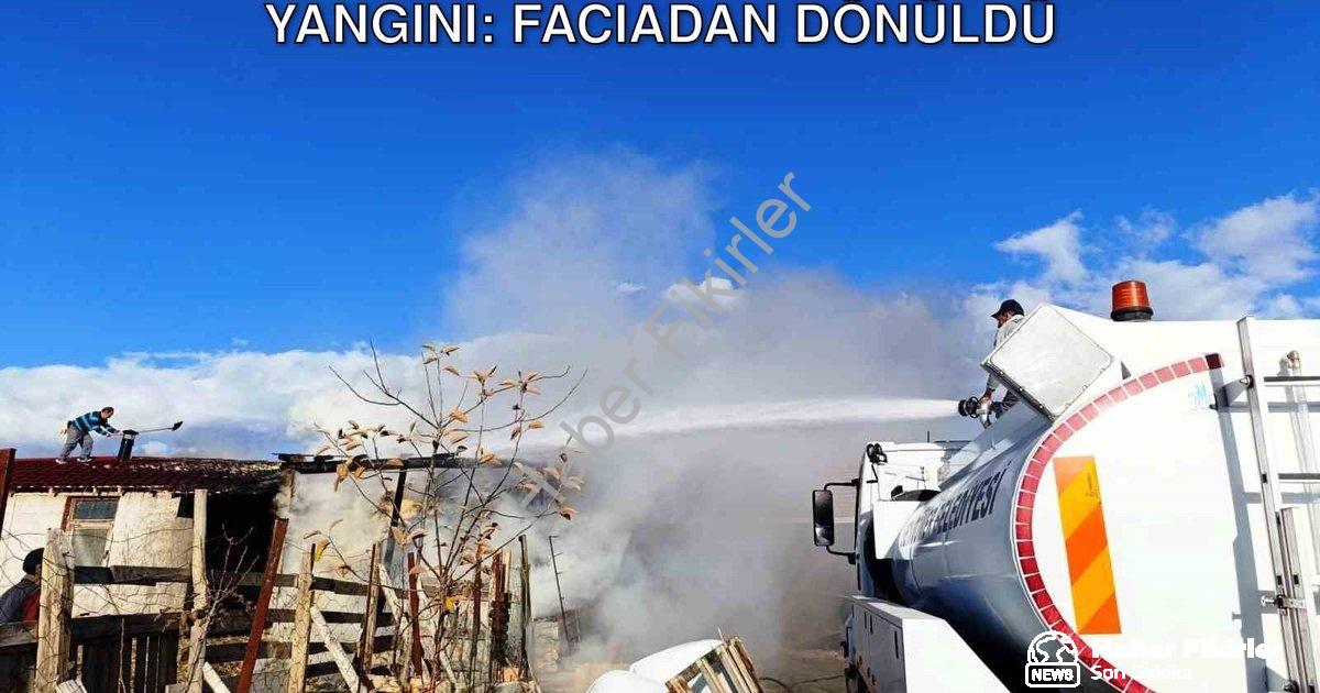 "Kütahya Seyitömer'de Korkutan Ahır Yangını: Faciadan Dönüldü" başlıklı haber için fotorealistik, pr