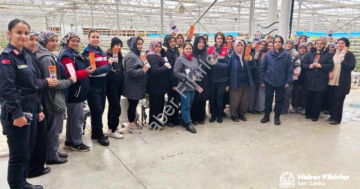 "Simav’da Jandarma Ekiplerinden Sera Çalışanı Kadınlara KADES Eğitimi" başlıklı haber için fotoreali